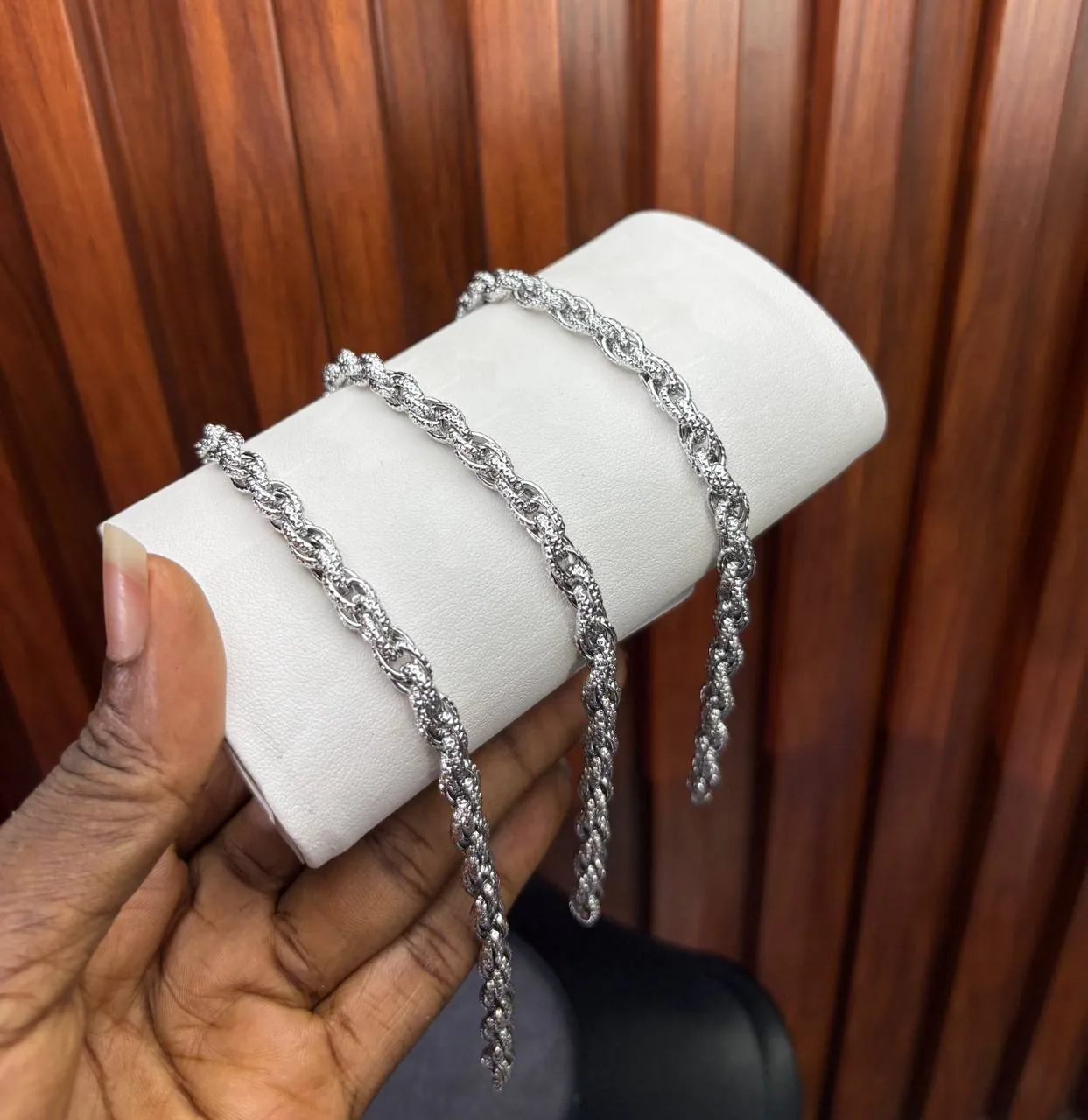 Minimalist interlock bracelet