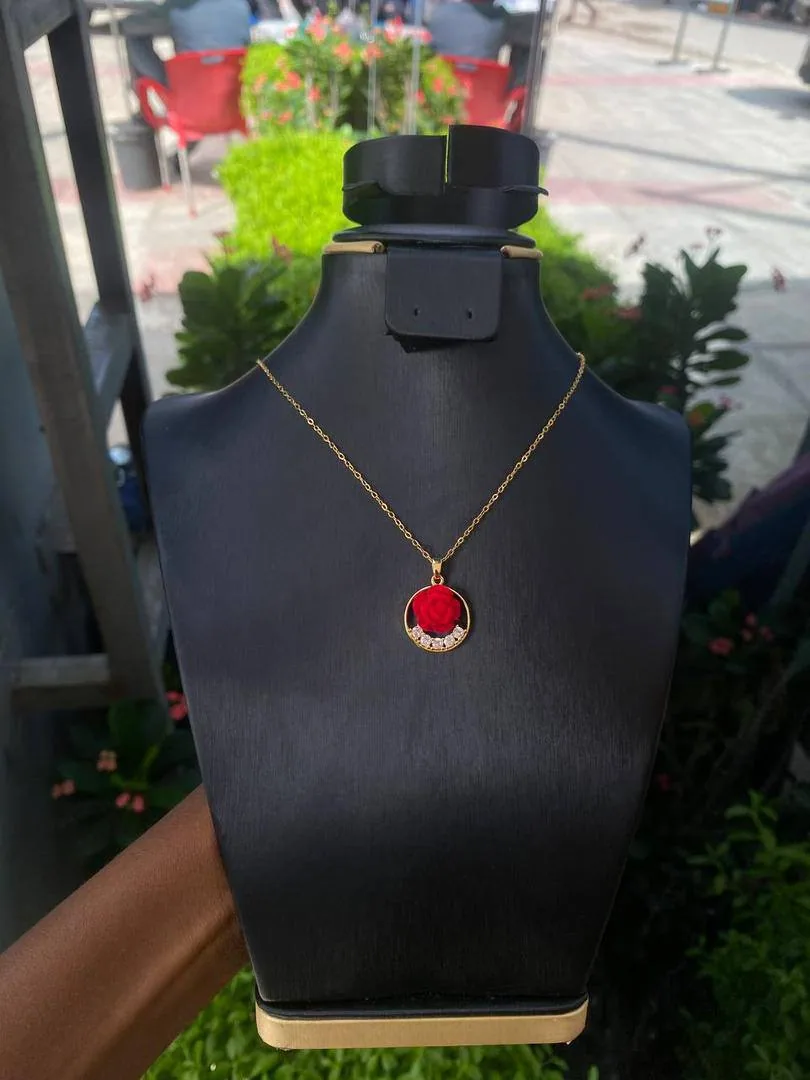 Rose petal steel necklace D1