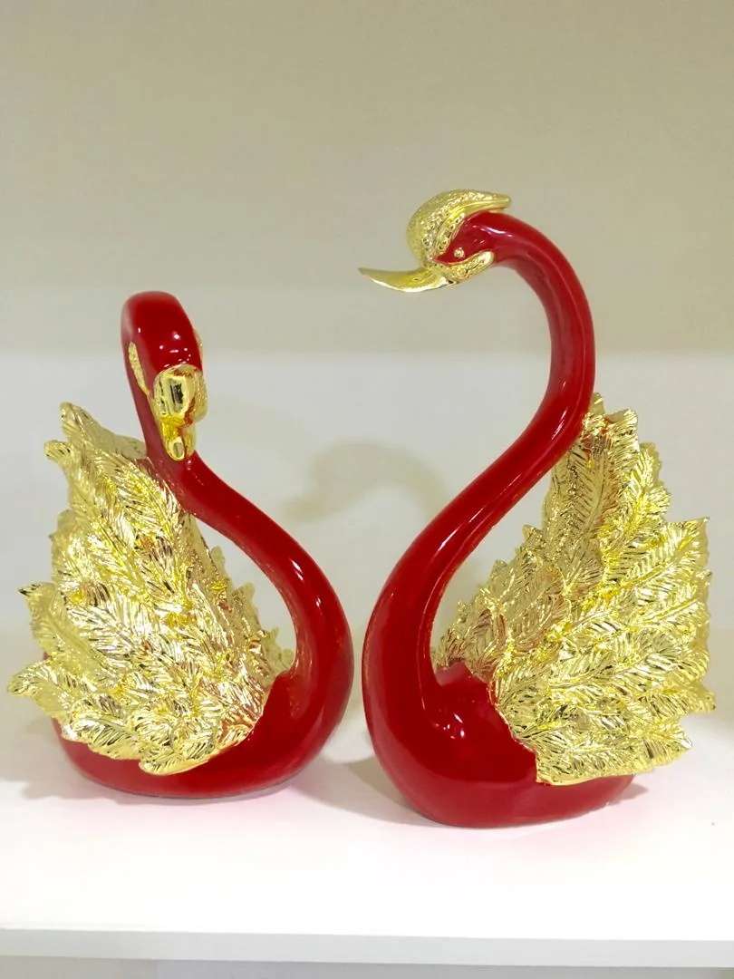 Crimson Grace Swan Pair